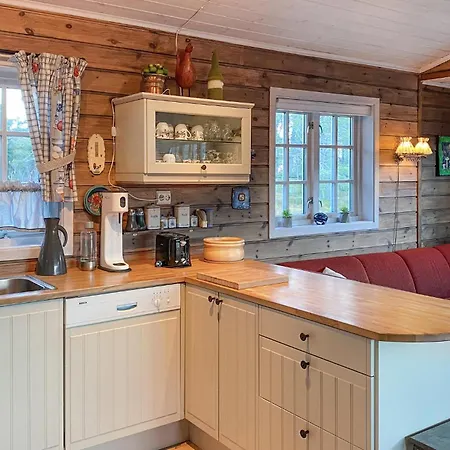 3 Bedroom Lovely In Straumgjerde Brunstad
