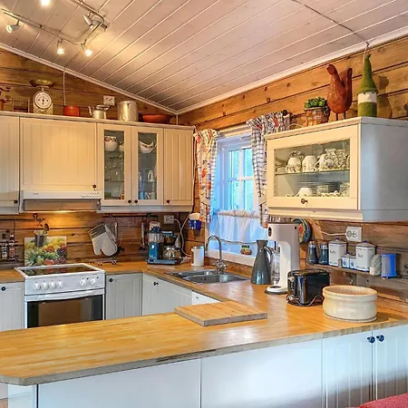 3 Bedroom Lovely In Straumgjerde